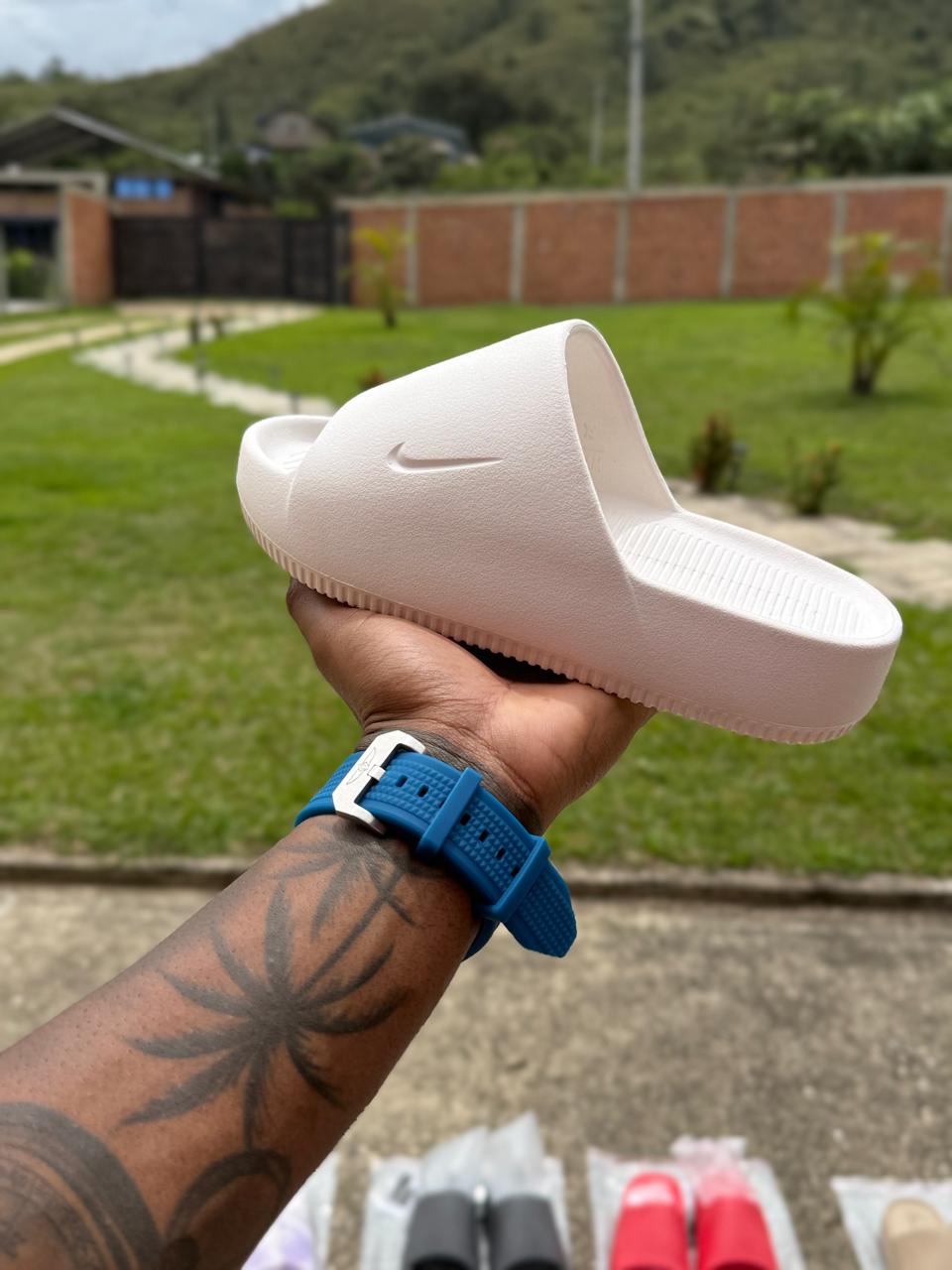 Sandalias Nike Calm Slide Unisex AMARILLA